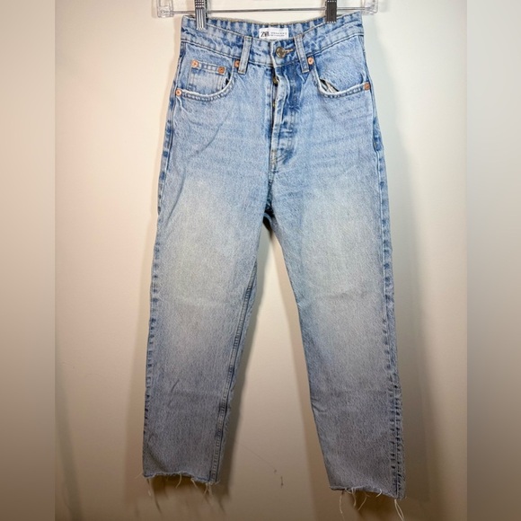 Zara Denim - Zara Women Light Blue Denim Boyfriend Y2K Jeans with distressed hem Size 0